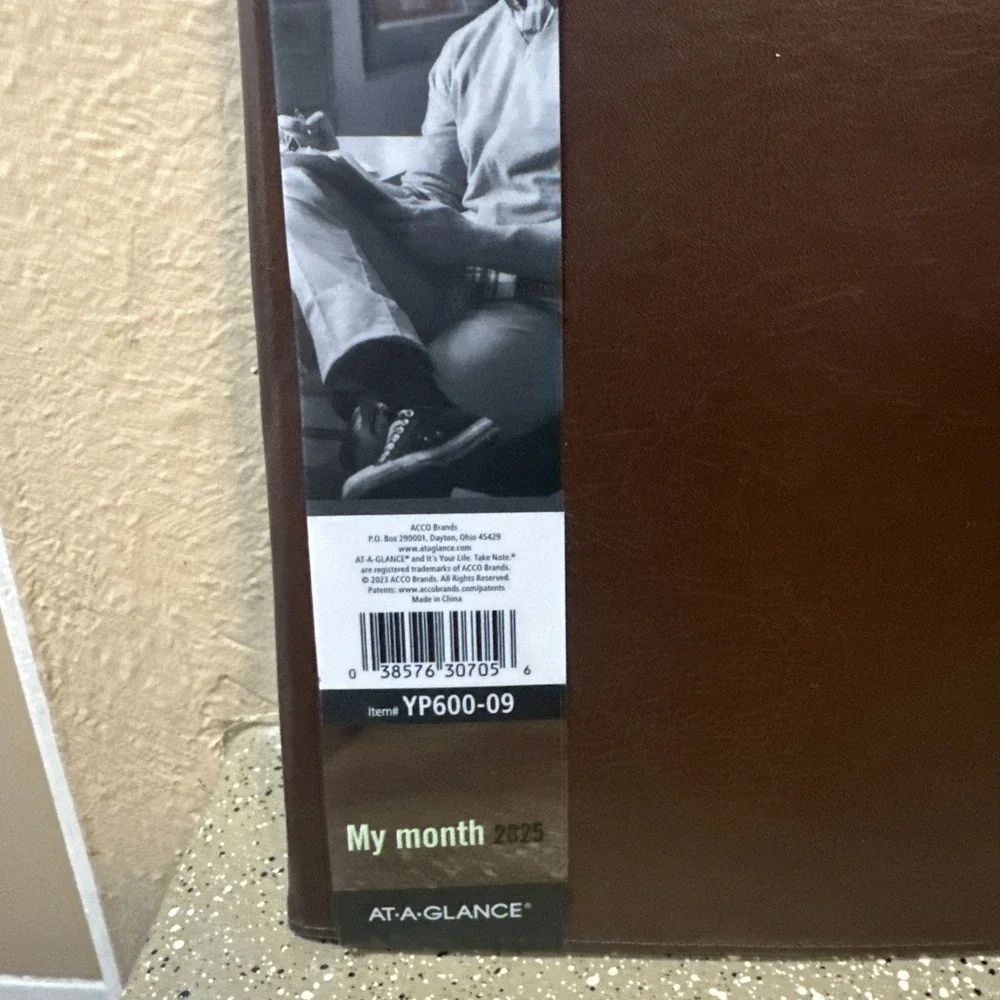 AT-A-GLANCE My Month 2025 Clipboard Planner Dark Brown Faux Leather YP600-09‎